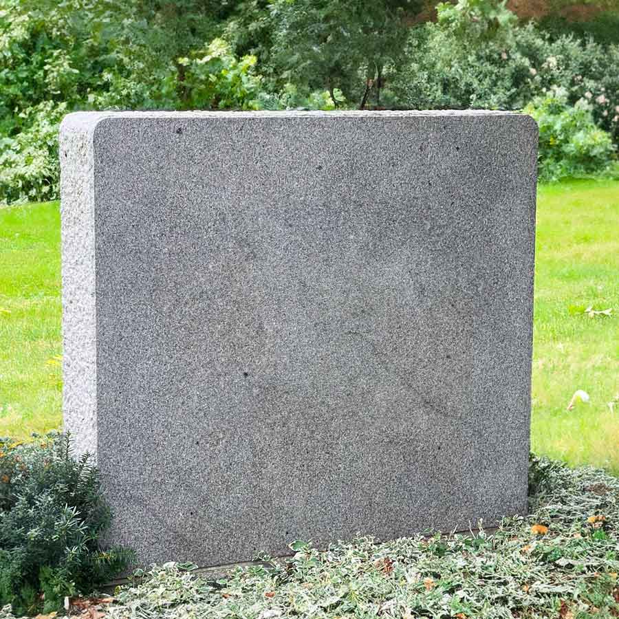 Grabstein "Tent Peak" gedenkstein.design gedenkstein.design